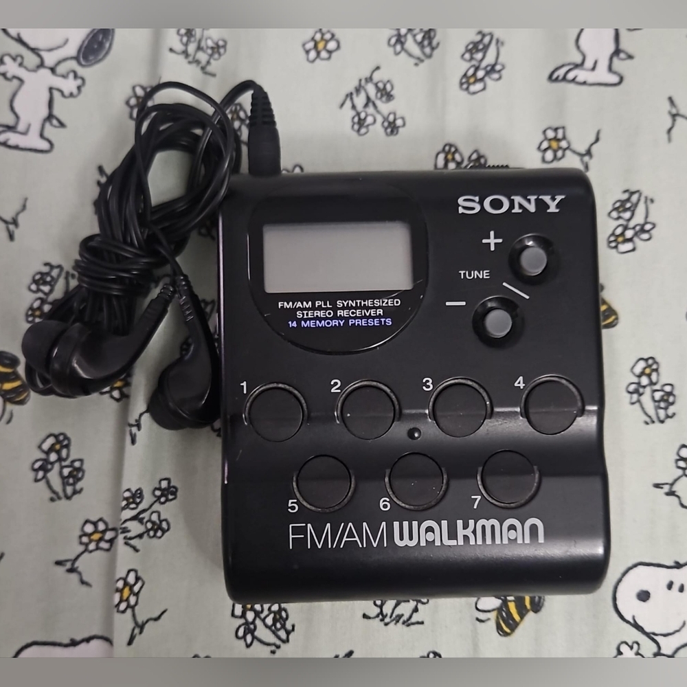 Sony Walkman SRF-M40W AM/FM Walkman Radio (working)